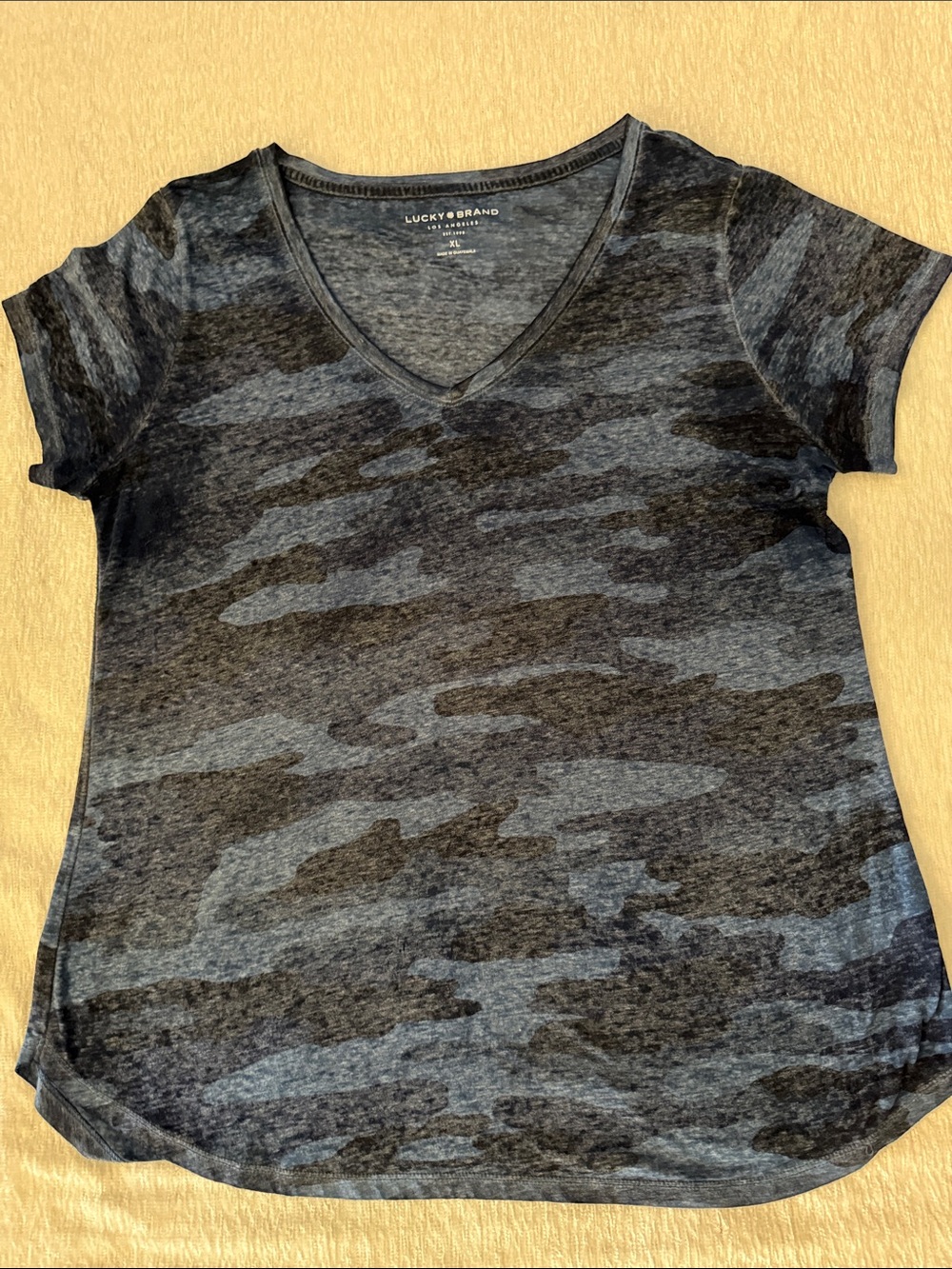 Lucky Brand Gray & Blue Camo V-Neck Short Sleeve Tee